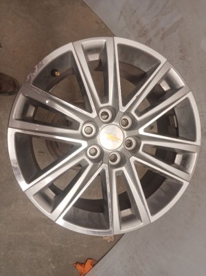 2022-2024 Chevrolet Traverse Silver 18x7.5 12-Spoke Silver Painted Alloy Wheel (Used OEM)