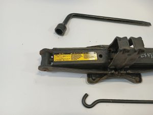 2004-2010 Toyota Sienna Scissor Jack and Tool Kit (Used OEM)