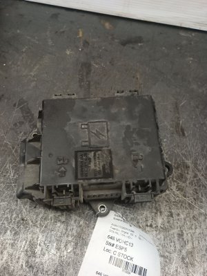  Volvo VNL Fuse Box (Used OEM)