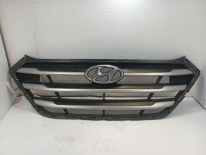 2016-2018 Hyundai Tucson Black Upper Grille with Painted Surround (Used OEM)