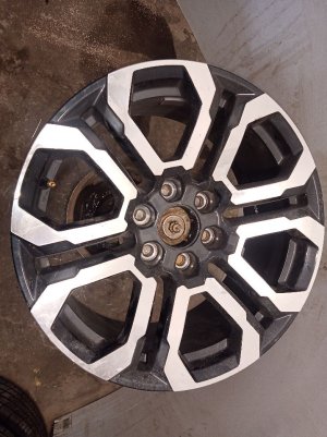 2023-2025 GMC Canyon 20x9 Open Spoke Machined Charcoal Alloy Wheel (Used OEM)