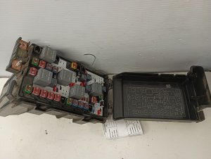 2007-2010 Ford Edge Fuse Box (Used OEM)
