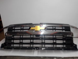 2022-2026 Chevrolet Silverado 1500 Black Grille with Camera Hole (Used OEM)