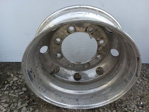  International 4300 19.5 Inch 8-Hole Aluminum Wheel (Used OEM)