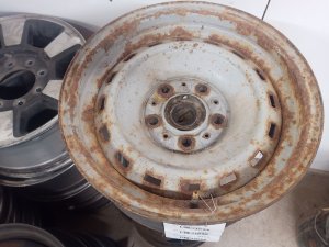 1976-1995 Chevrolet G10 Silver 15x6.5 5-Lug Silver Steel Rally Wheel (Used OEM)