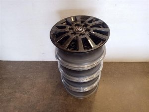 2024 Toyota Land Cruiser Gray 18x7 Painted Charcoal Alloy Wheel (Used OEM)