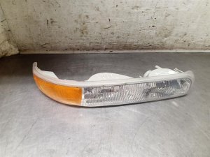 2000-2006 Chevrolet Suburban 2500 Parking and Turn Signal Light Assembly - Right (Passenger) (Used OEM)