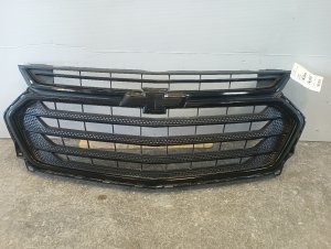 2018-2021 Chevrolet Traverse Black Upper Grille with Gloss Black Surround (Used OEM)