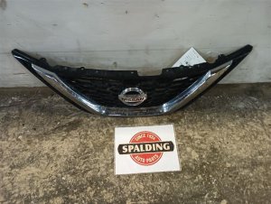 2016-2019 Nissan Sentra Black Upper Grille (Used OEM)