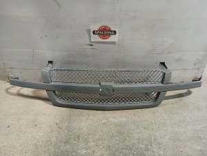 2006-2007 Chevrolet Silverado 1500 Black Grille with Chrome Finish and Molded Black Wings (Used OEM)