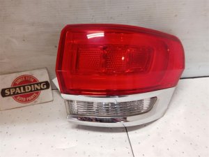 2014-2021 Jeep Grand Cherokee Quarter Panel Mounted Taillight Assembly - Right (Passenger) (Used OEM)