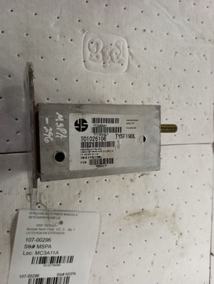 2005-2011 Toyota Tacoma Bumper Reinforcement Extension Bracket - Front, Left (Driver) (Used OEM)