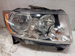 2011-2013 Jeep Grand Cherokee Halogen Headlight Assembly - Right (Passenger) (Used OEM)