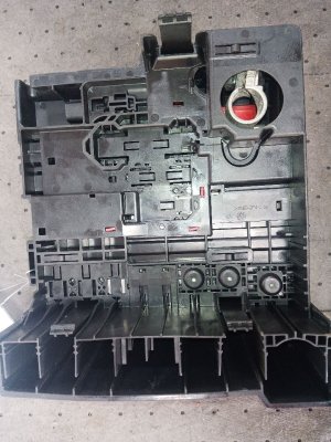 2021-2024 GMC Yukon Fusible Link Battery Distribution Block (Used OEM)