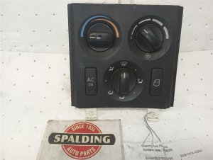 Volvo VNL Sleeper Temperature Control Module (Used OEM)