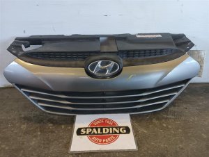 2010-2015 Hyundai Tucson Silver Upper Grille (Used OEM)