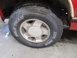 1992-1999 GMC Sierra 1500 Silver 16x7 Aluminum Wheel (Used OEM)