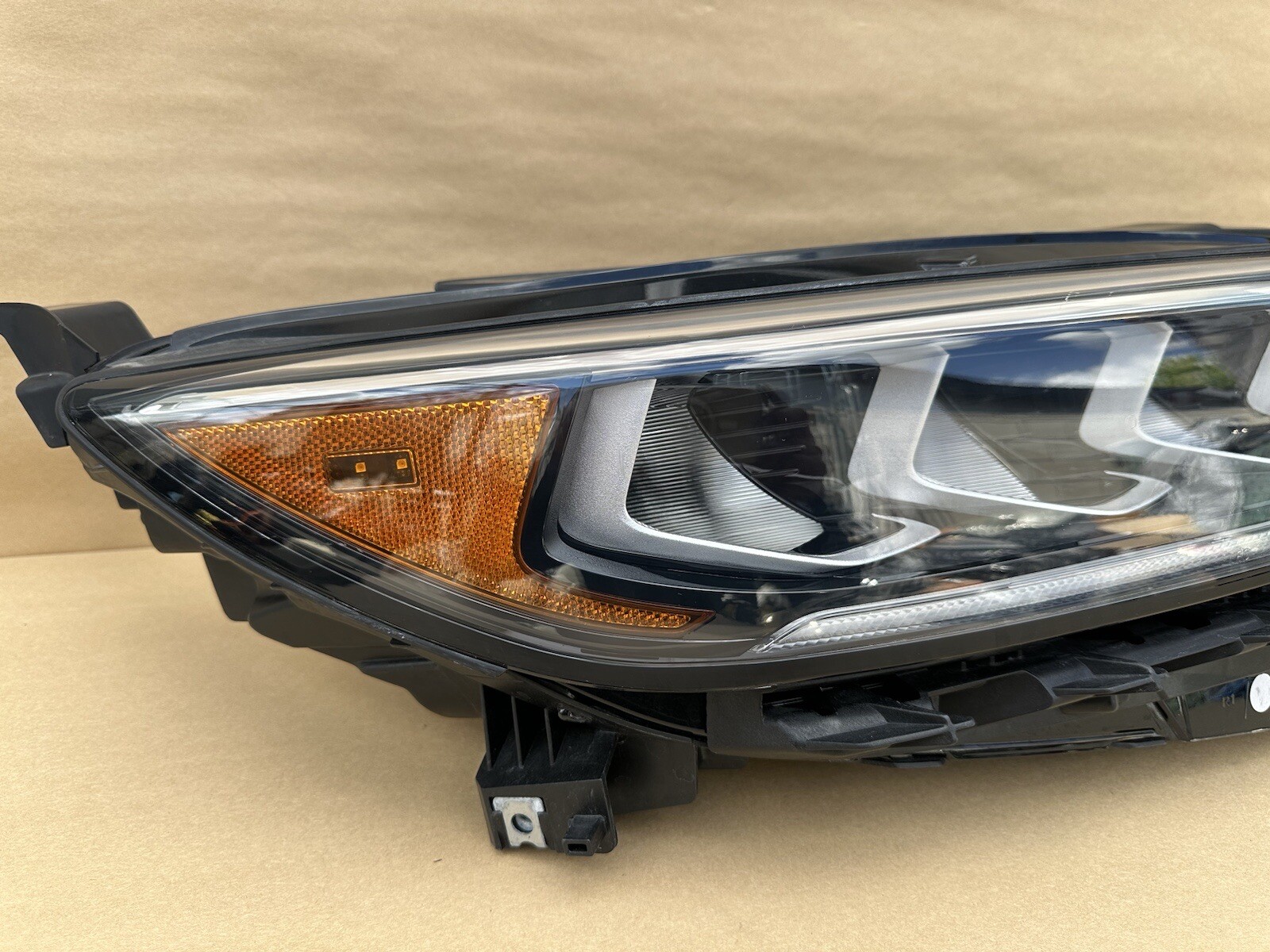 2017-2019 Kia Cadenza Halogen Headlight Assembly - Right (Passenger) (Used OEM)