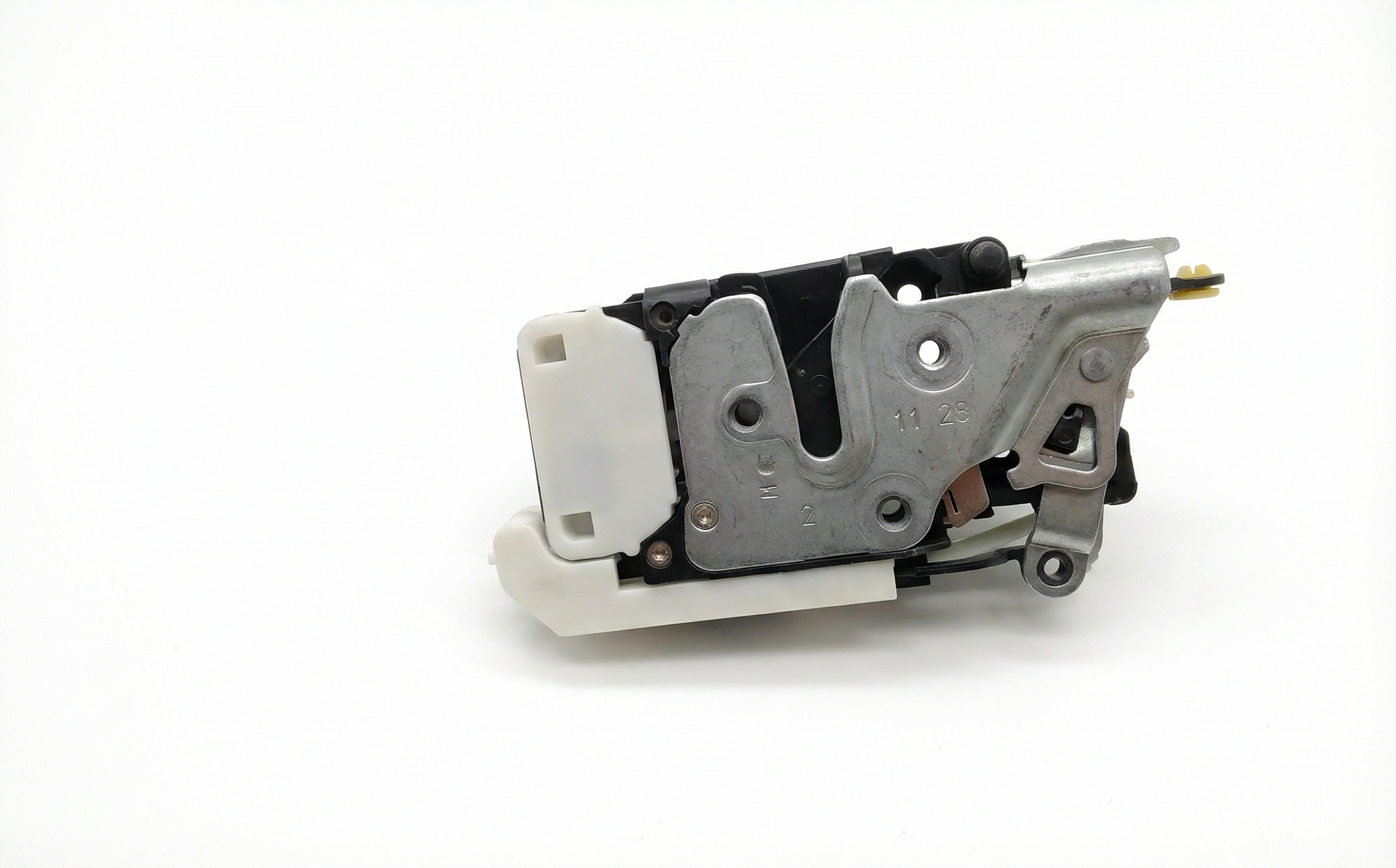 2002-2006 Cadillac Escalade Hood Latch (Used OEM)