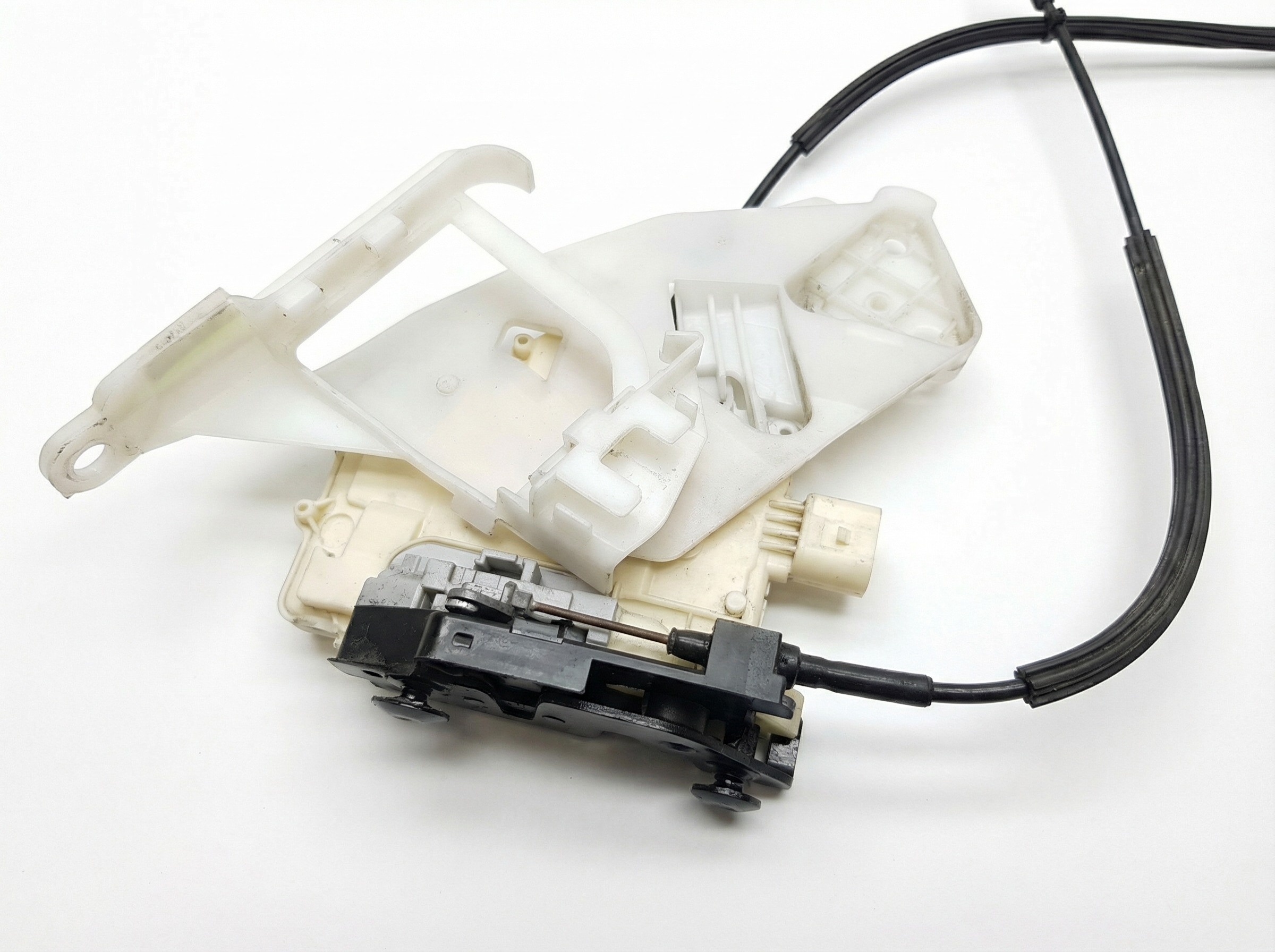 2006-2010 Volkswagen Passat Hood Latch (Used OEM)