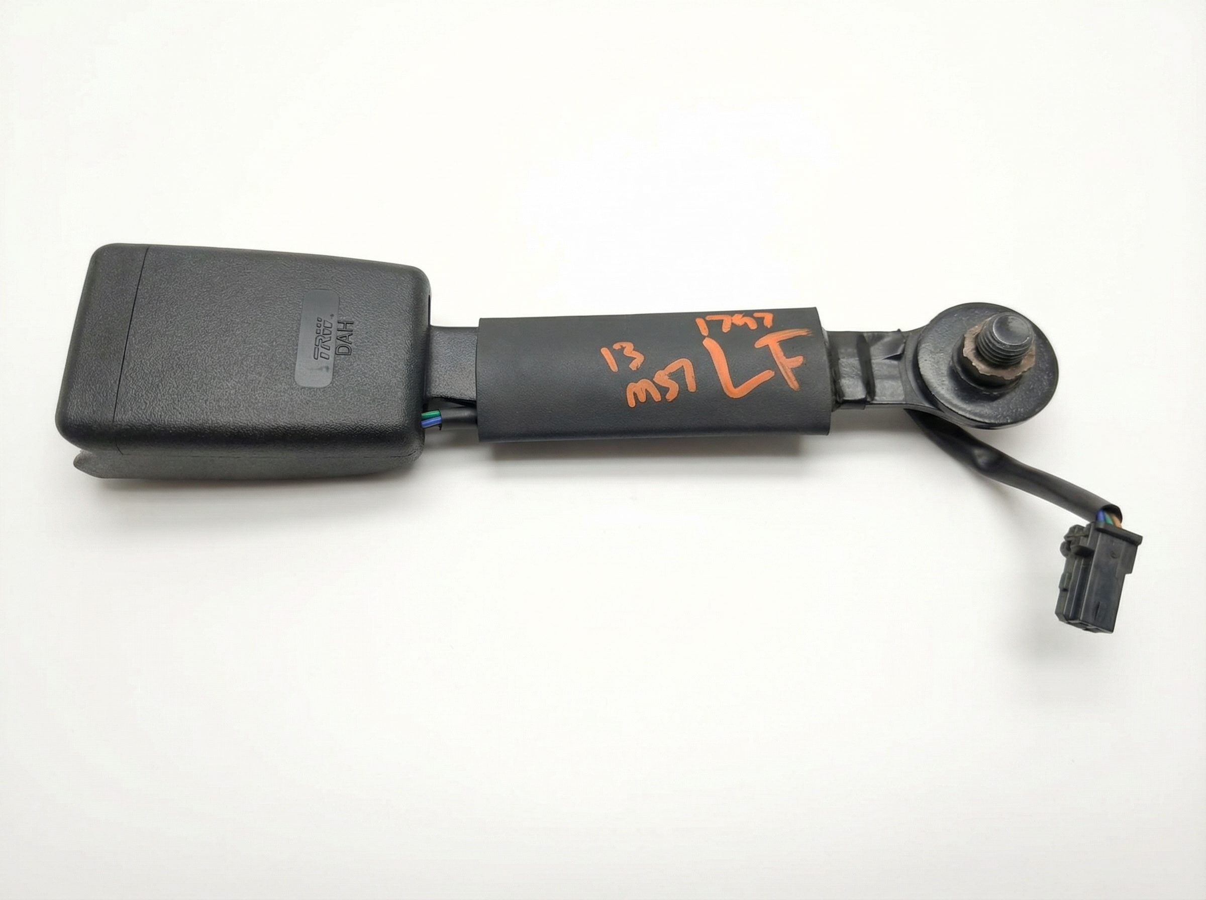 2011-2013 INFINITI M56 Gray Seat Belt Buckle Assembly - Front (Used OEM)