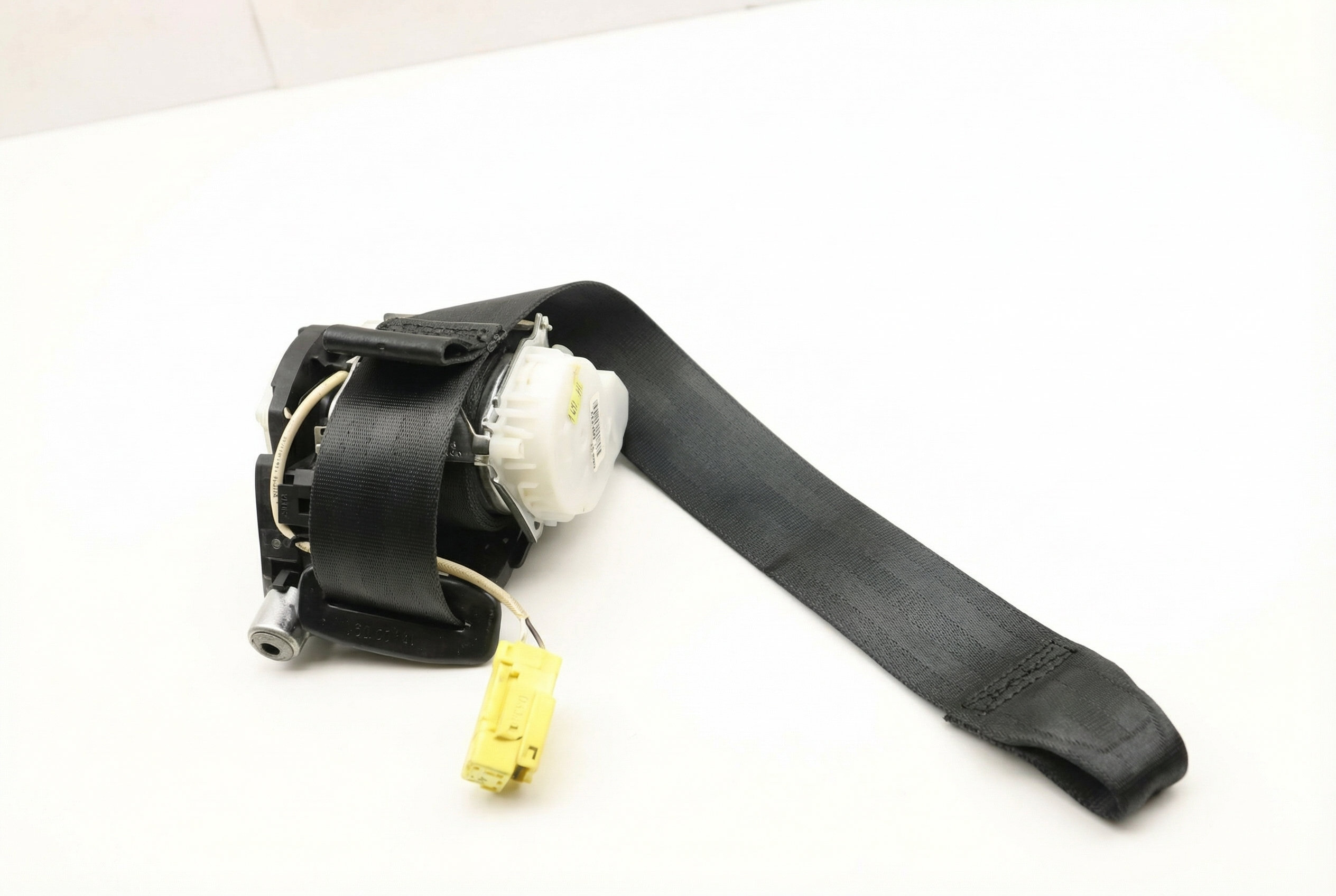 2007-2008 Volkswagen Eos Black Seat Belt Buckle with Pretensioner - Front (Used OEM)