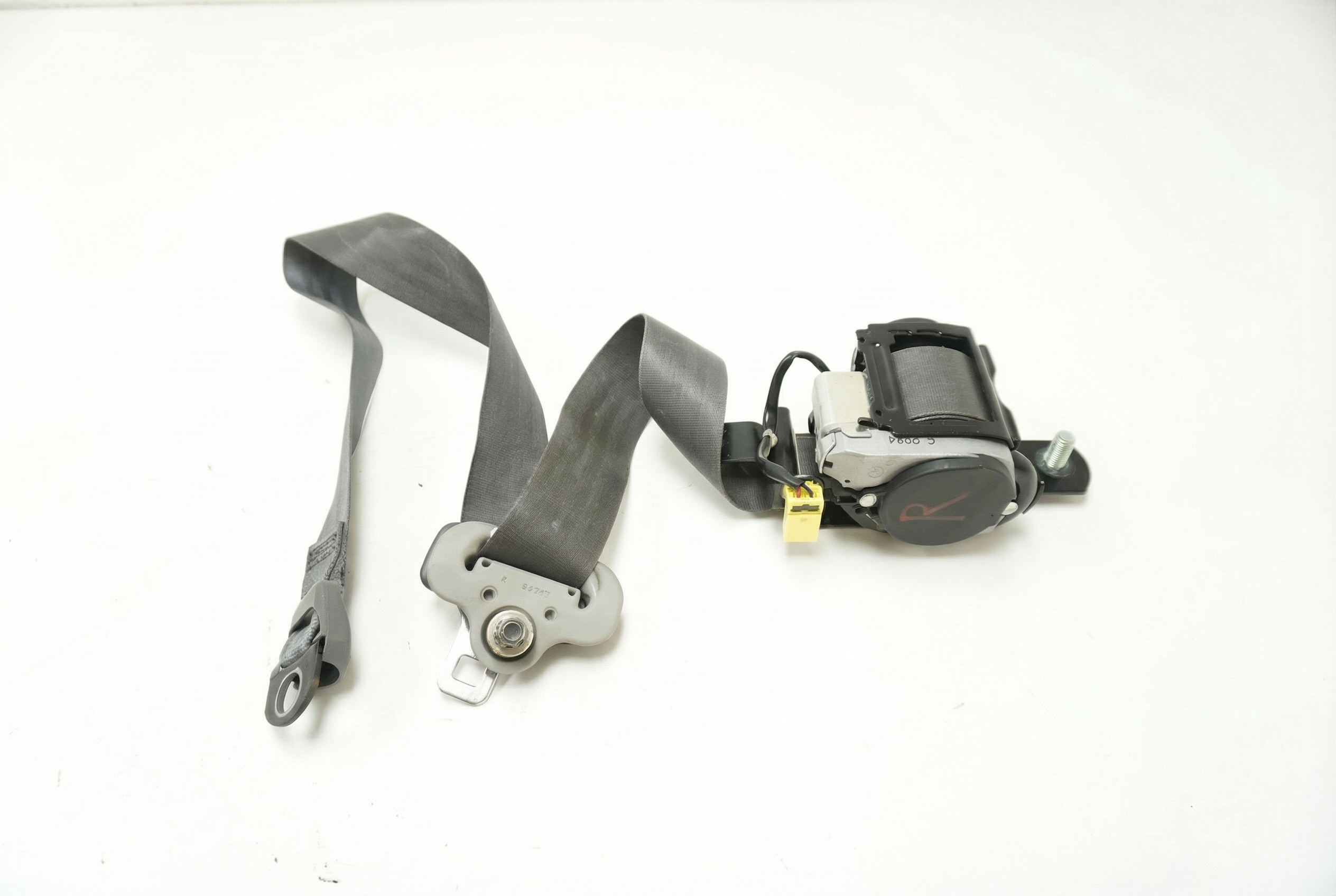 2005-2006 Honda Odyssey Seat Belt Assembly with Pretensioner - Front, Right (Passenger) (Used OEM)