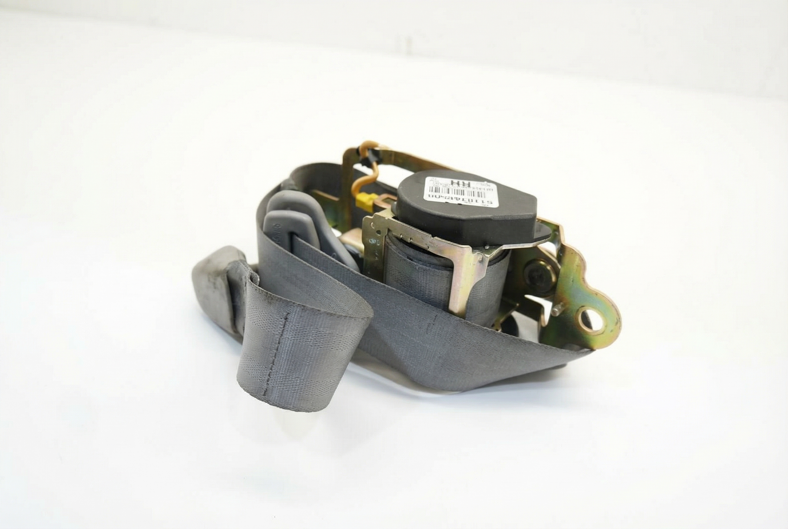 2003-2006 Kia Sorento Tan Seat Belt Assembly with Pretensioner - Front, Right (Passenger) (Used OEM)