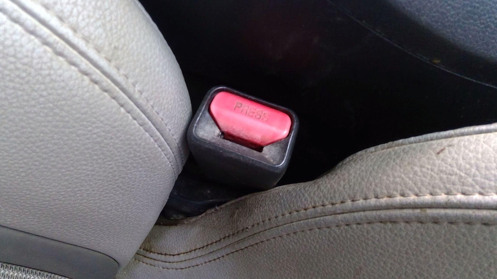 2012-2017 Hyundai Veloster Black Seat Belt Buckle with Pretensioner - Front (Used OEM)