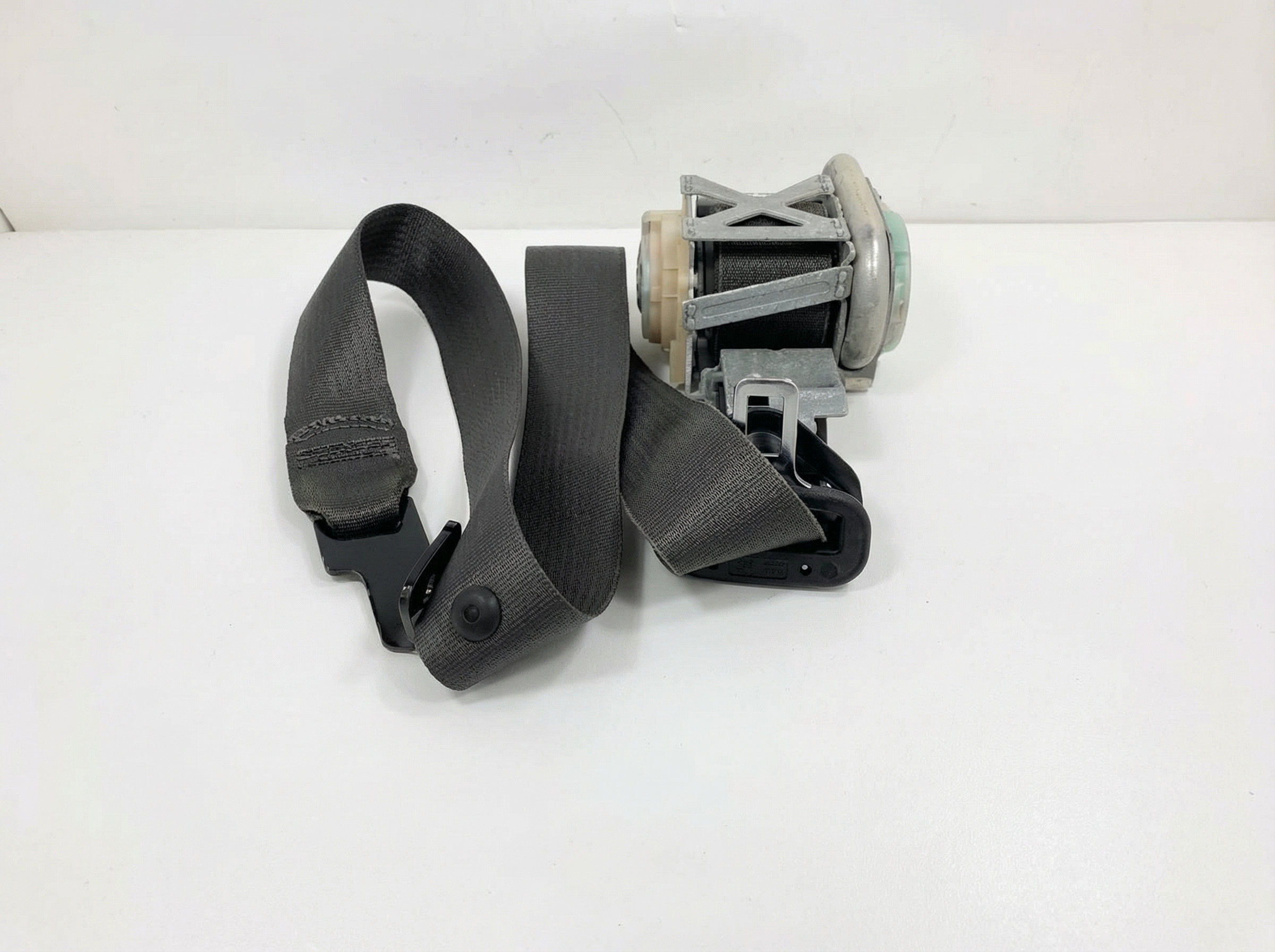 2008-2013 Cadillac CTS Tan Seat Belt Buckle with Pretensioner - Front, Right (Passenger) (Used OEM)