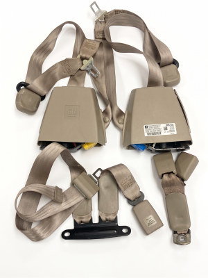 1999-2000 GMC Sierra 1500 Center Lap Seat Belt and Buckle Assembly - Front (Used OEM)