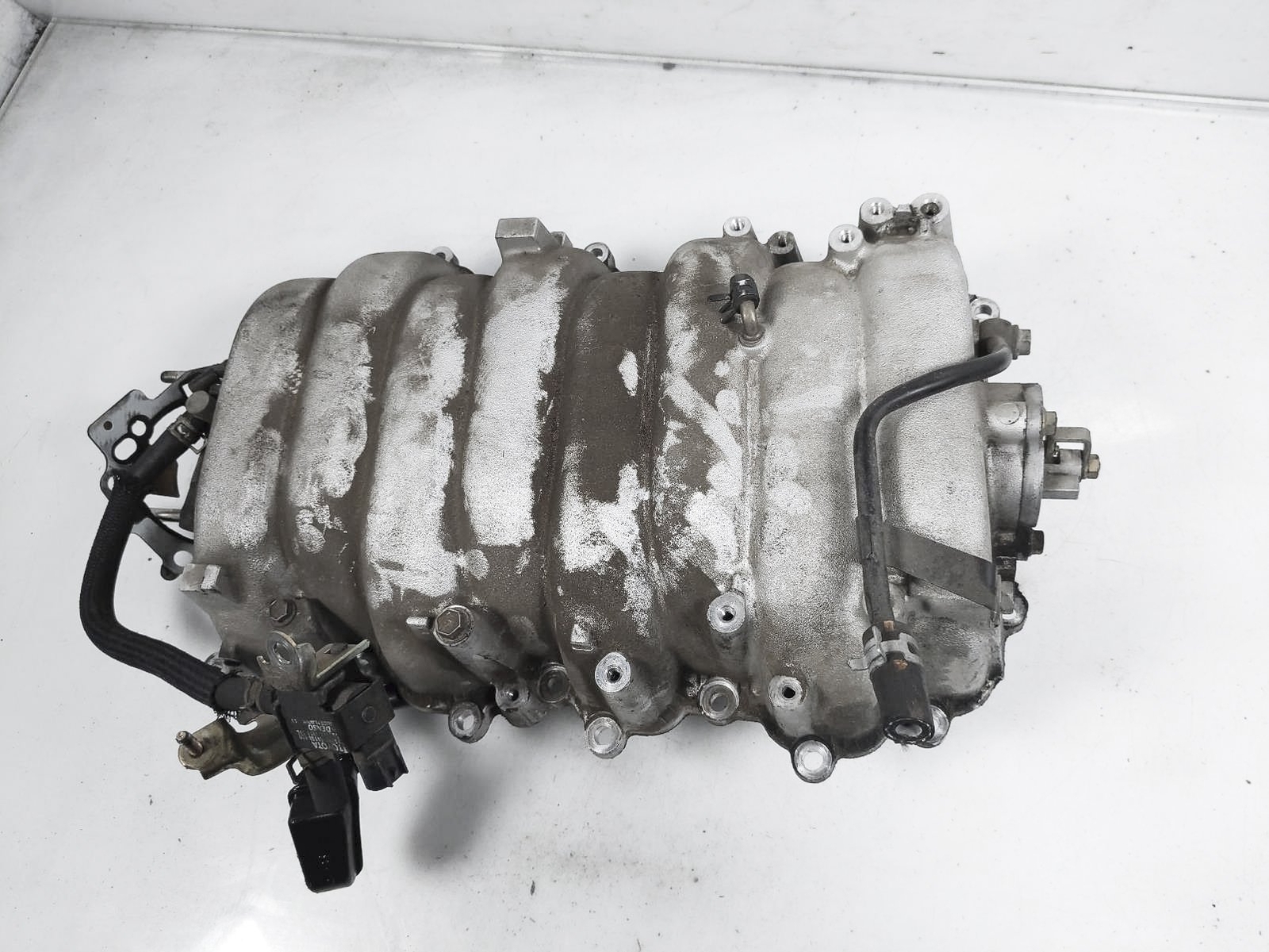 1998-2000 Lexus GS400 Upper Engine Intake Manifold Assembly (Used OEM)