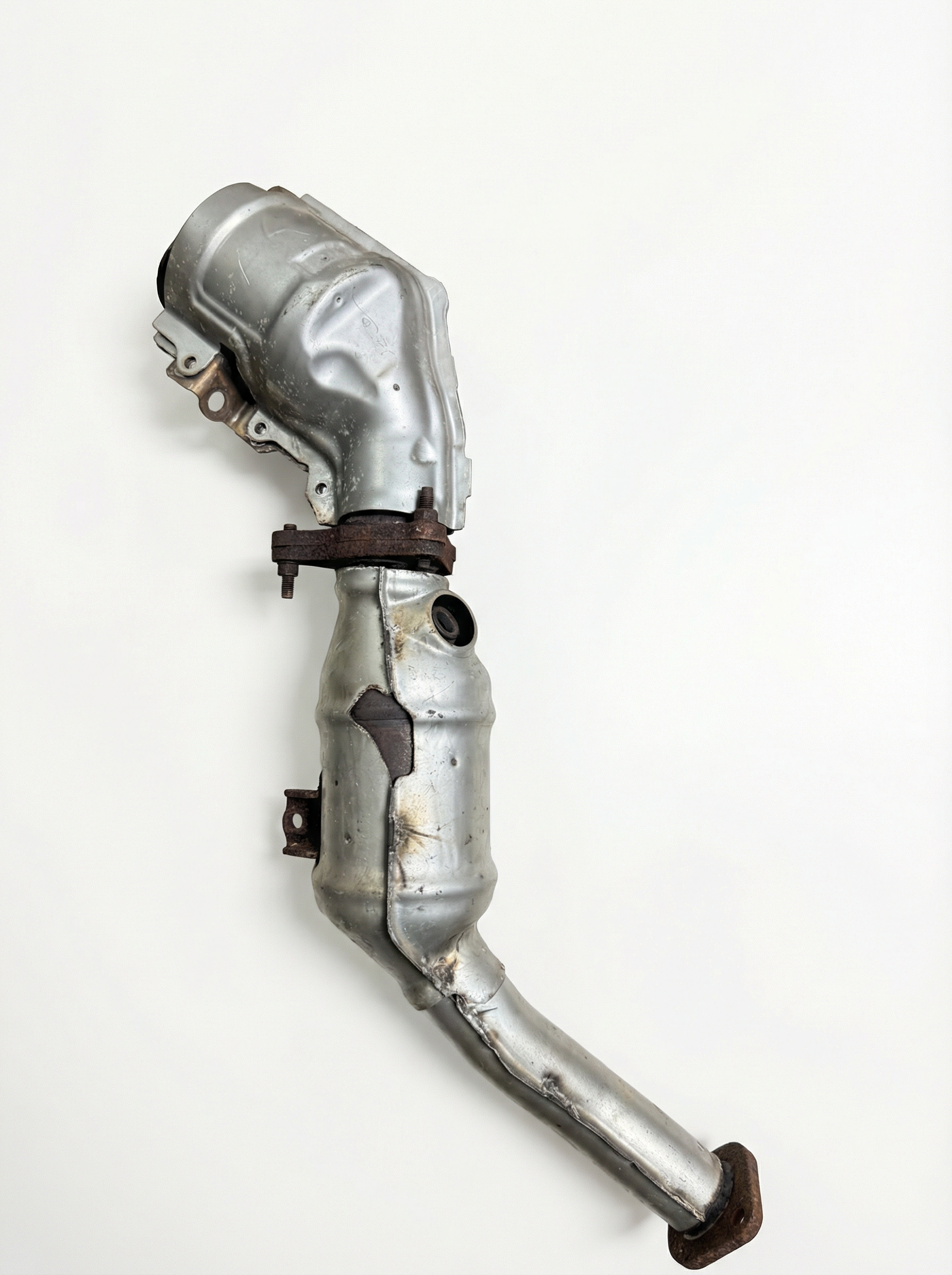 2011-2013 INFINITI QX56 Front Exhaust Pipe Catalytic Converter - Left or Right (EPA Re-Certified OEM)