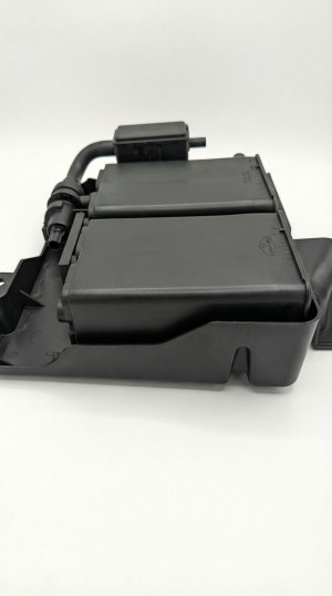 2003-2004 Lincoln Navigator Fuel Tank Vapor Canister (Used OEM)