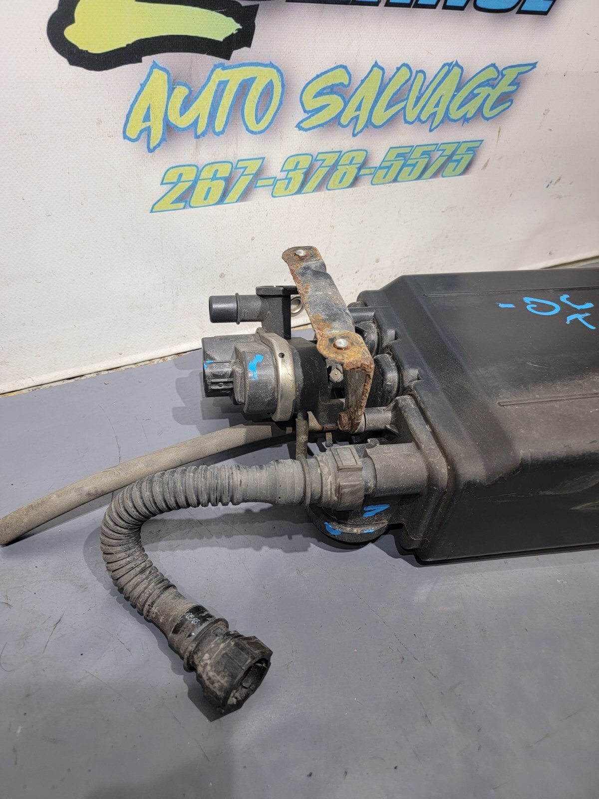 2005-2006 Toyota Tundra Fuel Tank Vapor Canister (Used OEM)