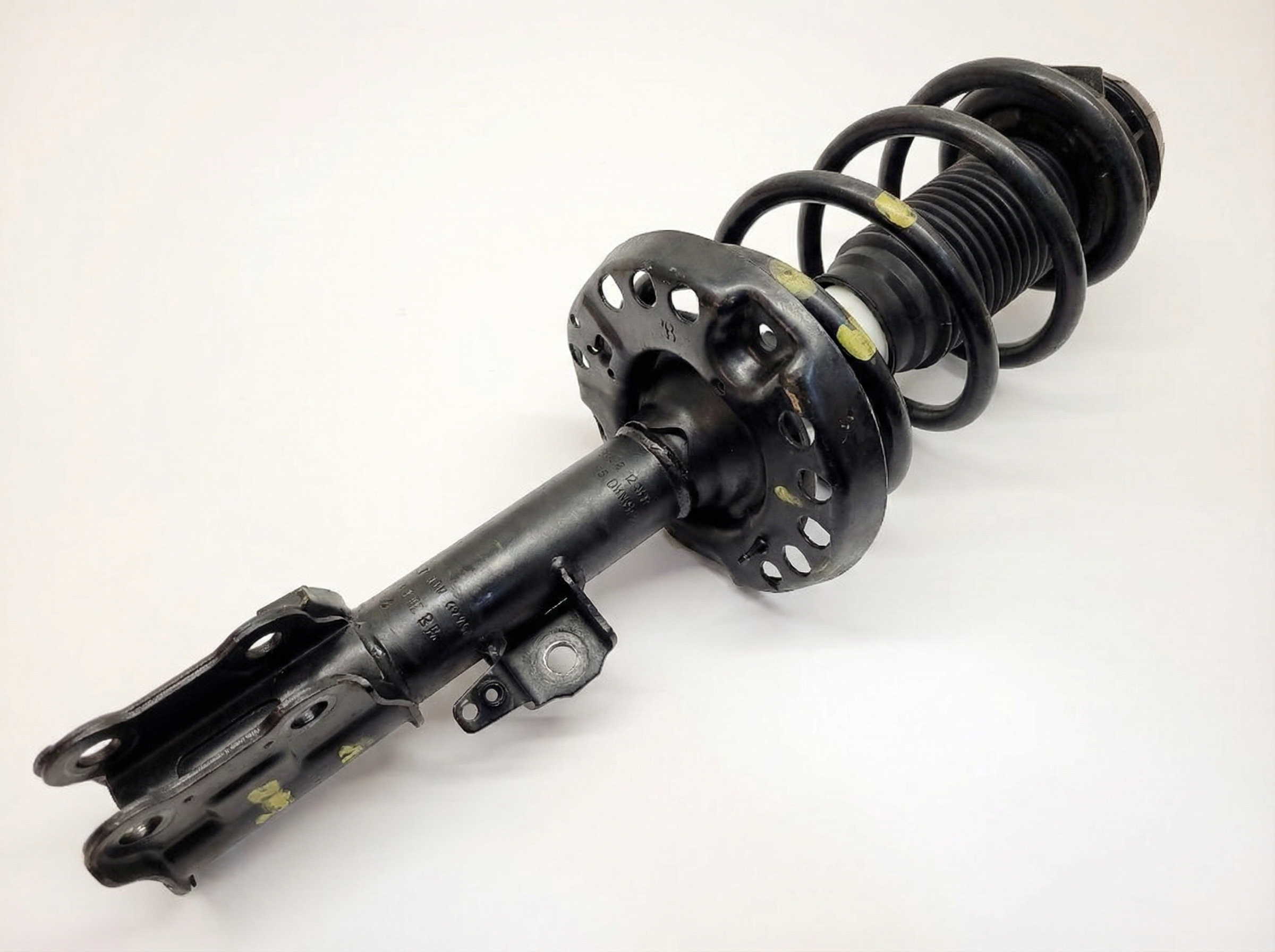 2010-2011 Kia Soul Front Suspension Strut Assembly - Right (Passenger) (Used OEM)