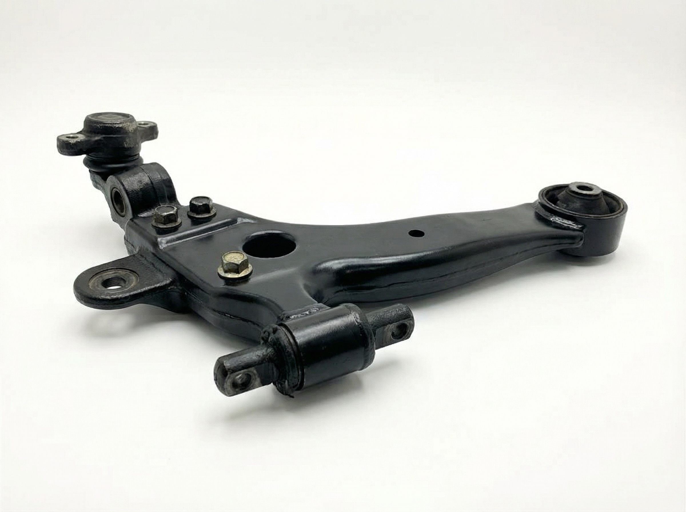 2004-2006 Kia Amanti Lower Suspension Control Arm - Front, Right (Passenger) (Used OEM)