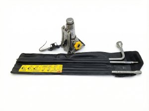 2007-2014 GMC Yukon Scissor Jack (Used OEM)