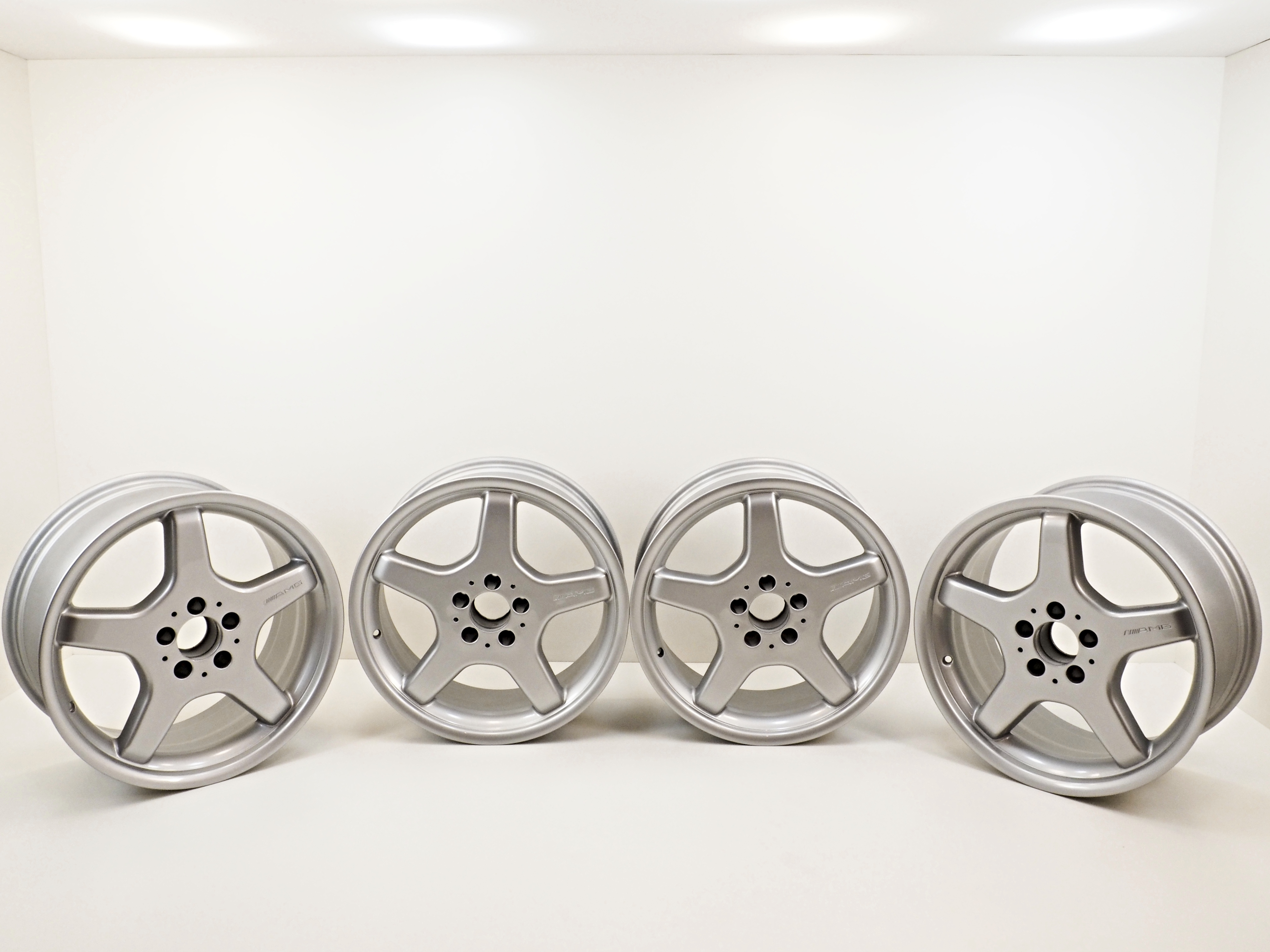2004-2006 Mercedes-Benz E500 Silver 18x8 5-Spoke Painted Hyper Silver Alloy Wheel (Remanufactured OEM)