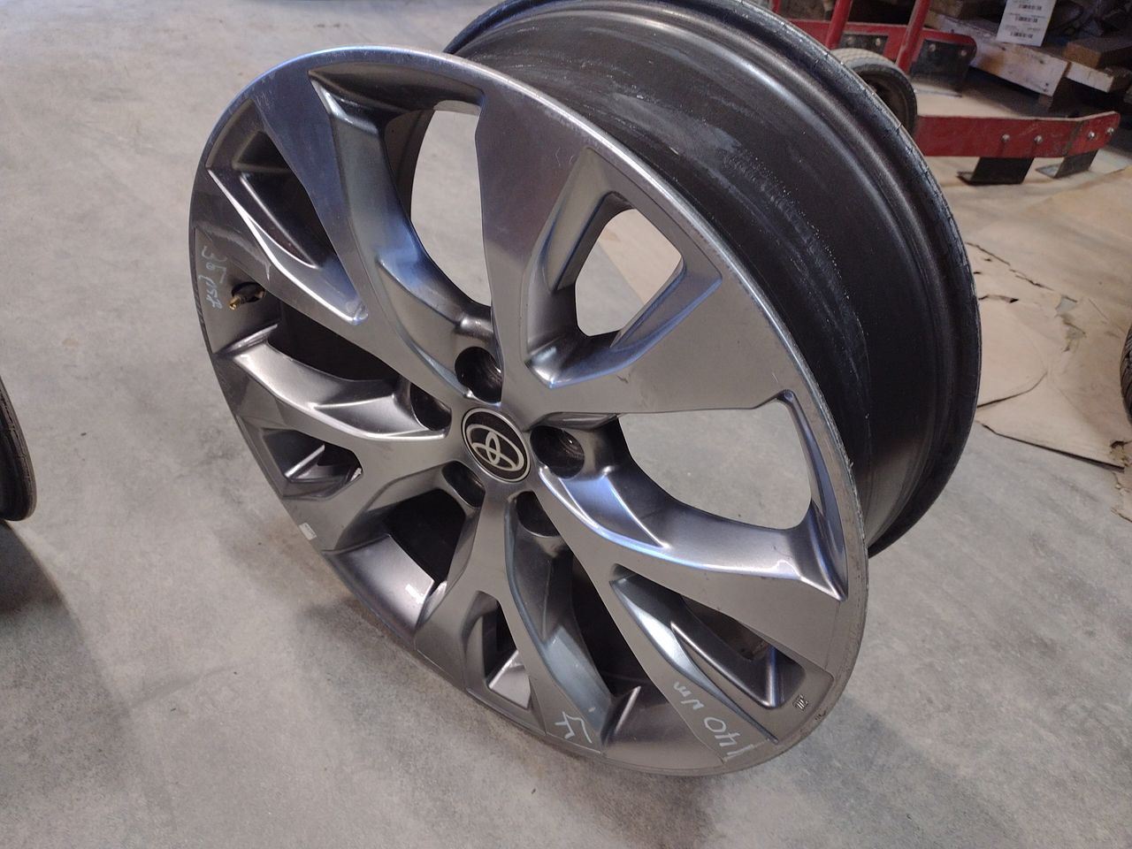 2024-2025 Toyota Grand Highlander Silver 20-Inch Silver Painted Alloy Wheel (Remanufactured OEM)