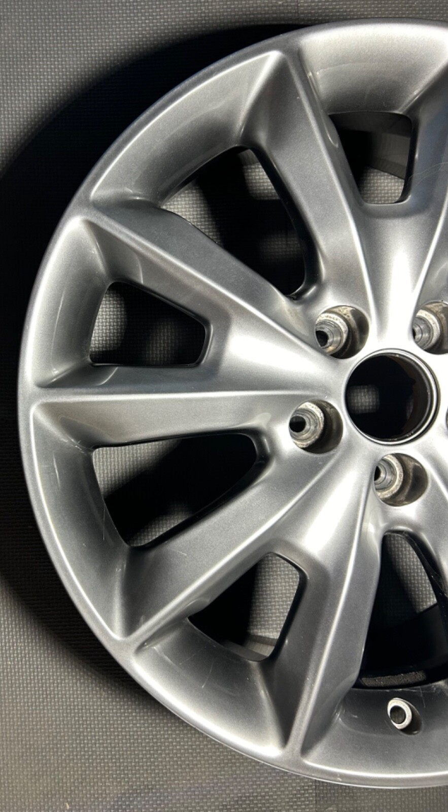 2014-2016 Jeep Cherokee 18x7 5-V Spoke Painted Hyper Silver Alloy Wheel (Remanufactured OEM)