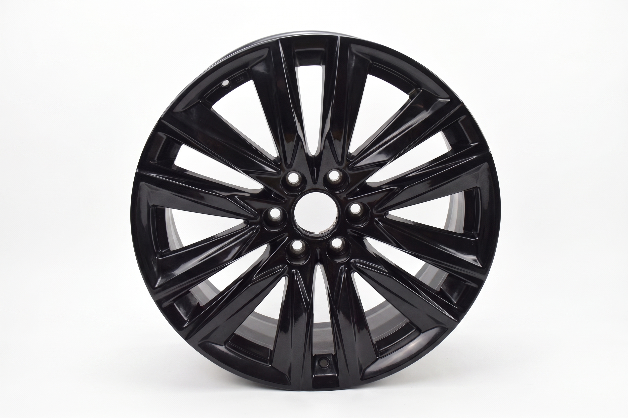 2019-2024 GMC Sierra 1500 Black 22x9 12-Spoke Machined Gloss Black Alloy Wheel (Remanufactured OEM)