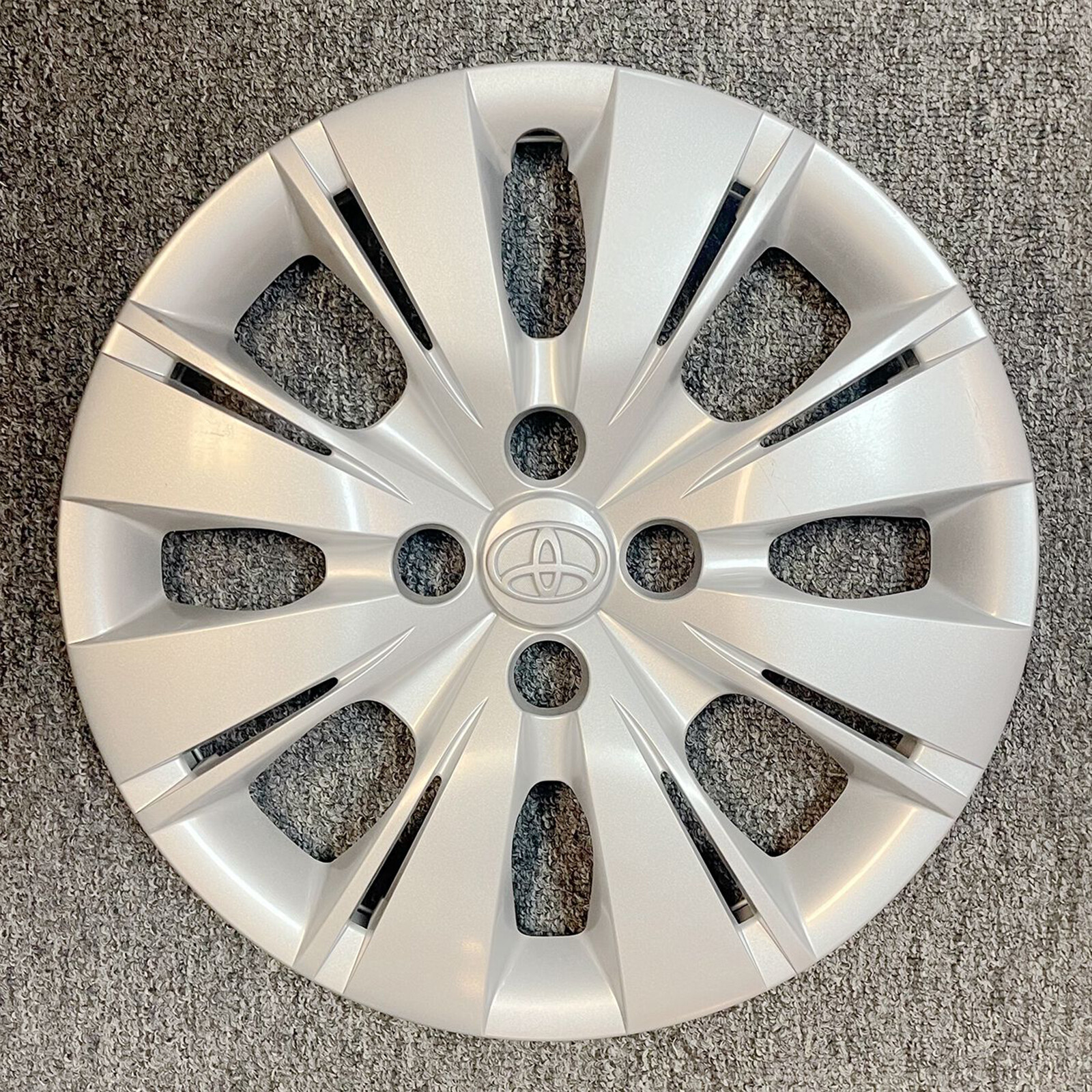 2018-2020 Hyundai Elantra Black Charcoal Alloy Wheel (Remanufactured OEM)