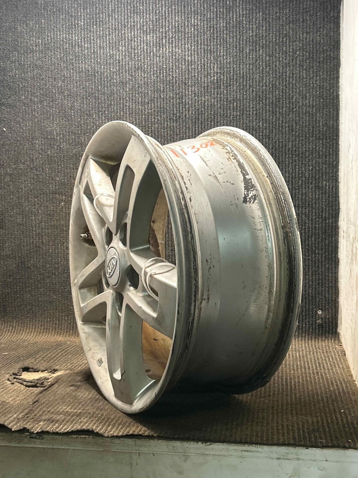 2010-2011 Kia Soul Silver 16x6.5 10-Spoke Silver Painted Alloy Wheel (Remanufactured OEM)
