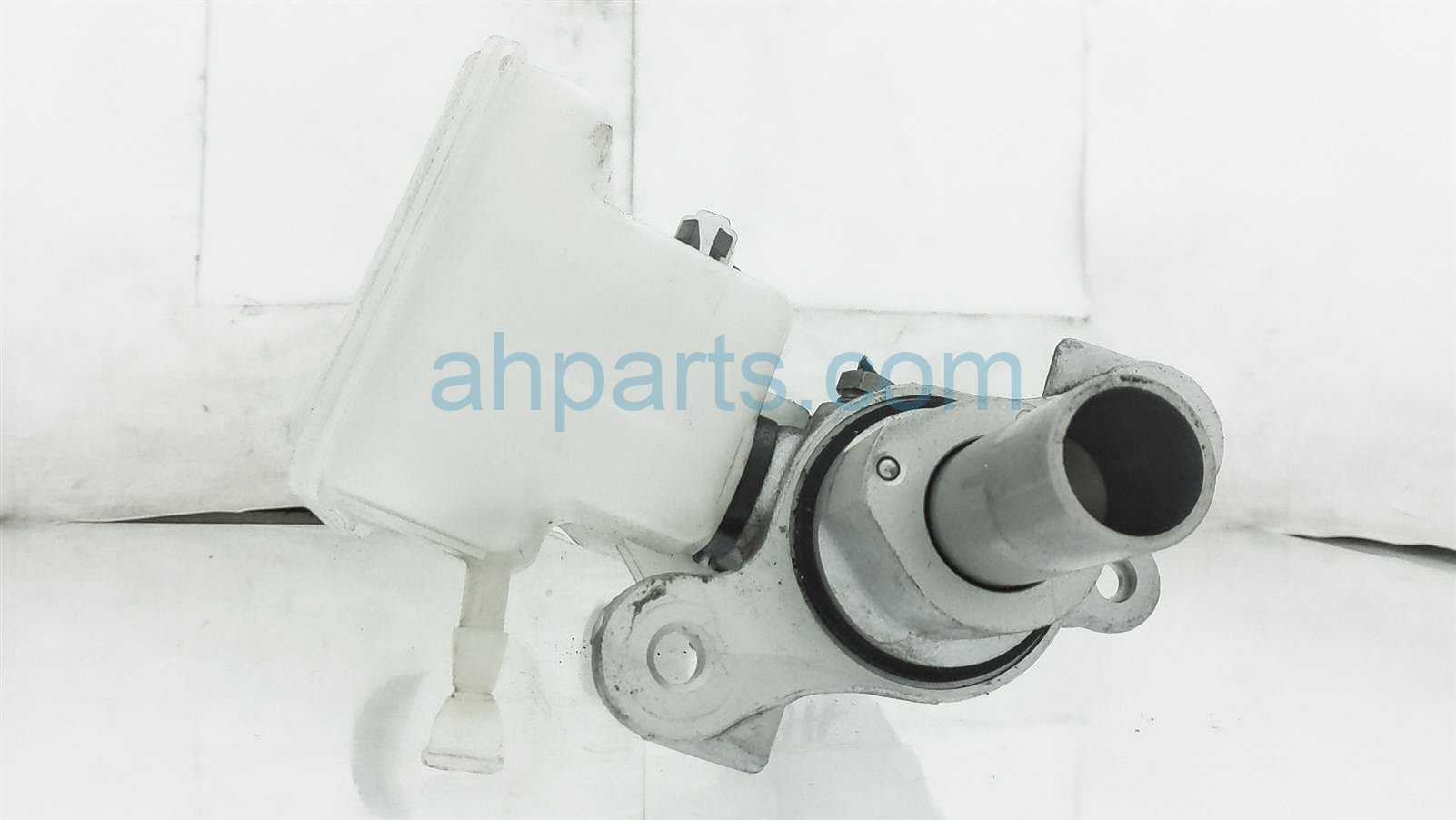 2014-2019 Mercedes-Benz CLA250 Brake Master Cylinder (Used OEM)