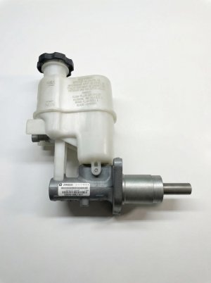 2009-2010 Pontiac G6 Brake Master Cylinder with 13mm and 14mm Inverted Flare Nuts (Used OEM)