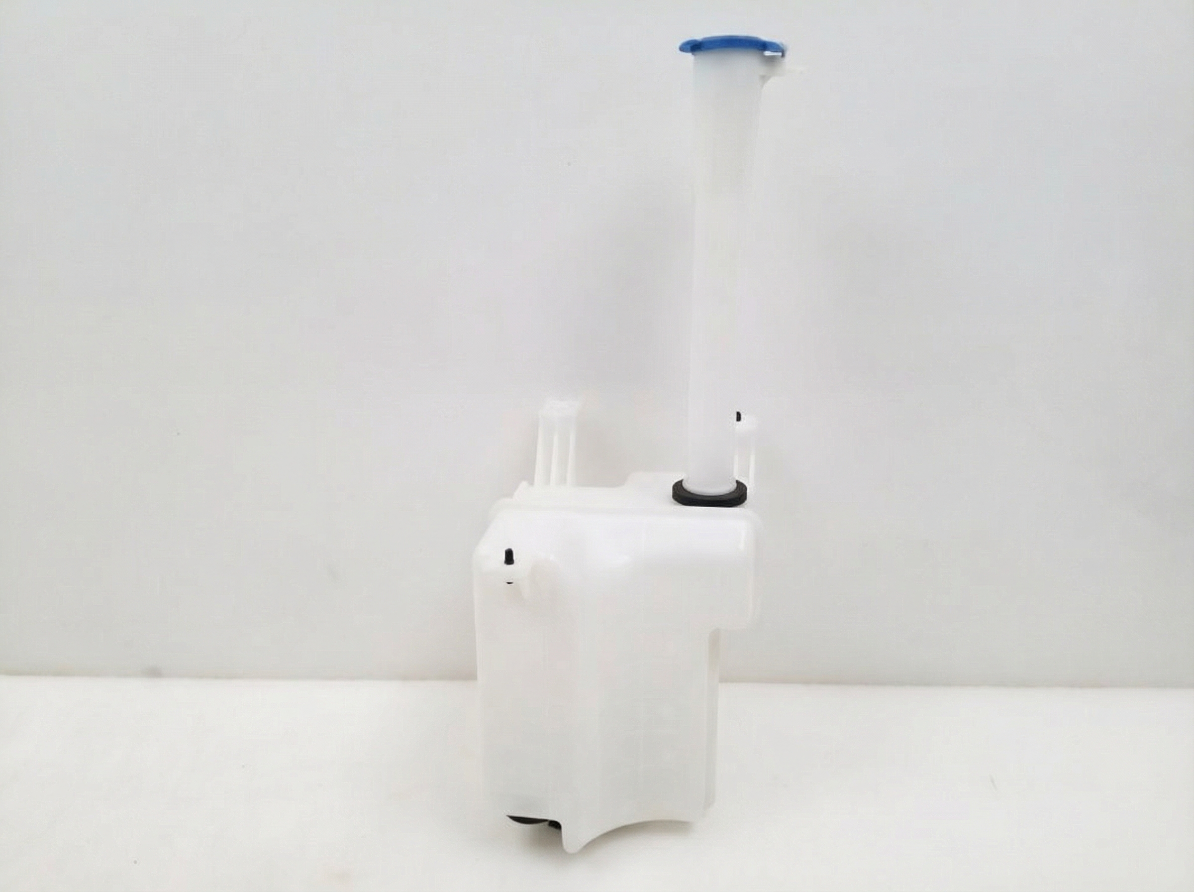 2003-2005 Kia Sorento Washer Fluid Reservoir (Used OEM)