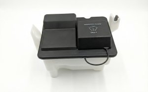 1998-2002 Lincoln Navigator Washer Fluid Reservoir without Rear Wiper (Used OEM)