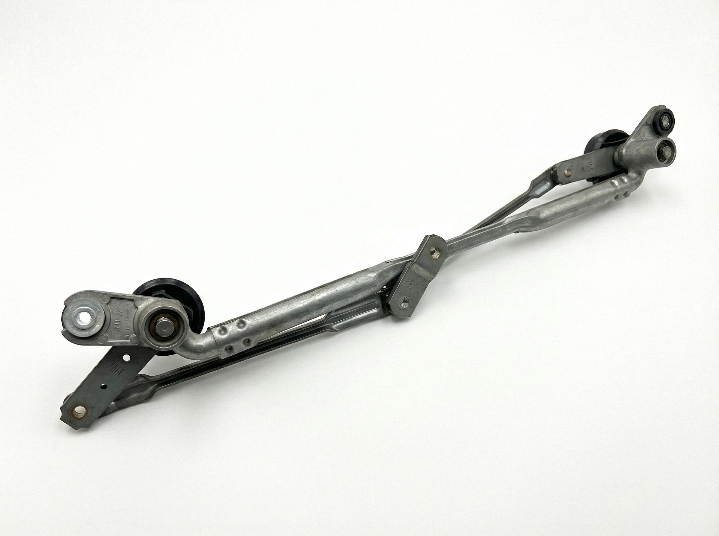 2011-2015 Kia Sorento Windshield Wiper Transmission Linkage (Used OEM)