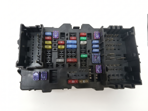 2017-2018 GMC Sierra 1500 Cabin Fuse Block (Used OEM)